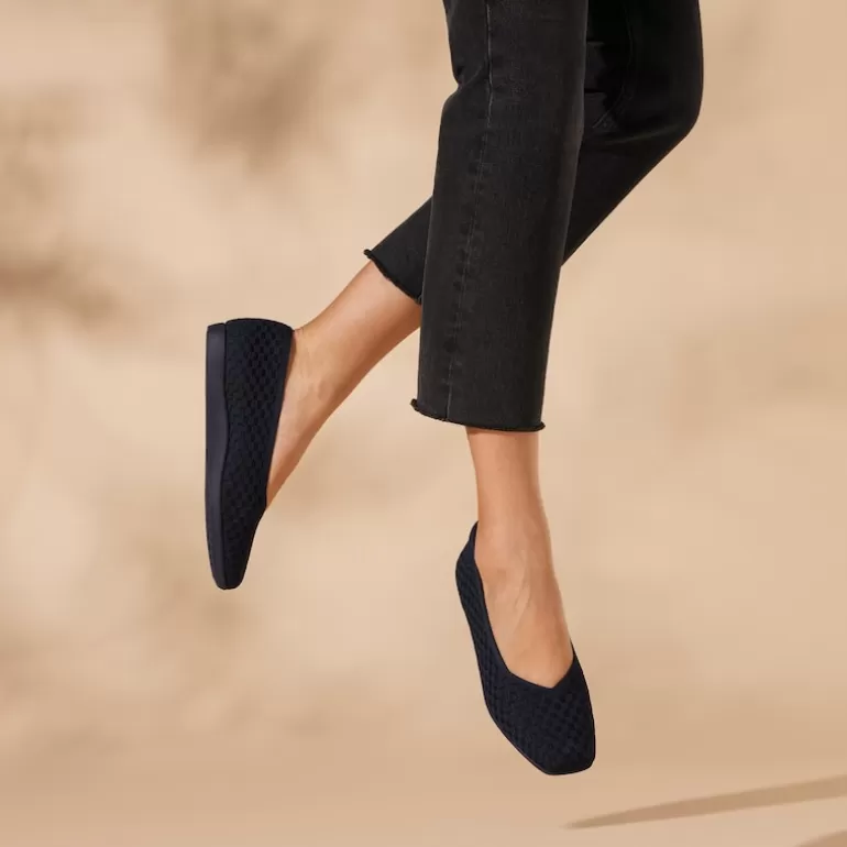 VIVAIA Walker | Margot Walker Lightweight Square-Toe V-Cut Flats In Navy |